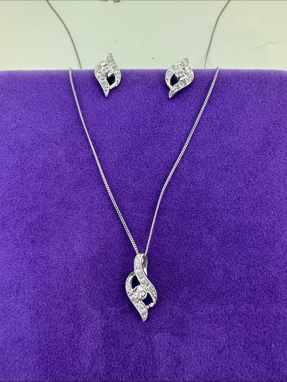 💛 Classic 10k White Gold Diamond Swirl Necklace & Earrings Set
